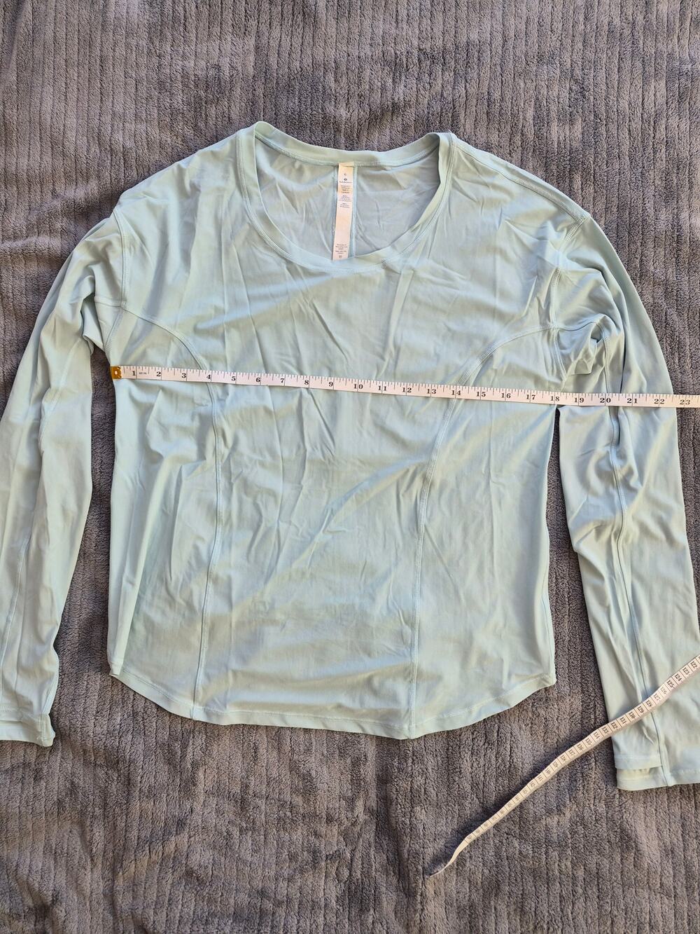 Lululemon Top Womens Size 6 Long Sleeve Blue Green Workout Shirt
